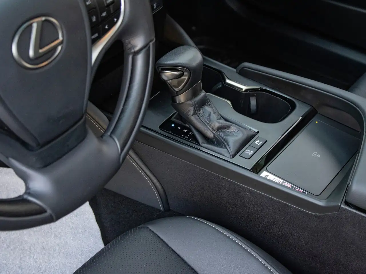 Lexus ES - Image 19