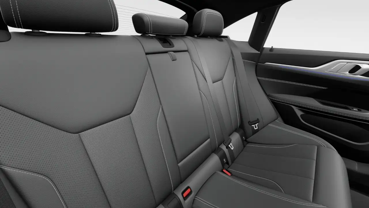 BMW i4 - Image 12