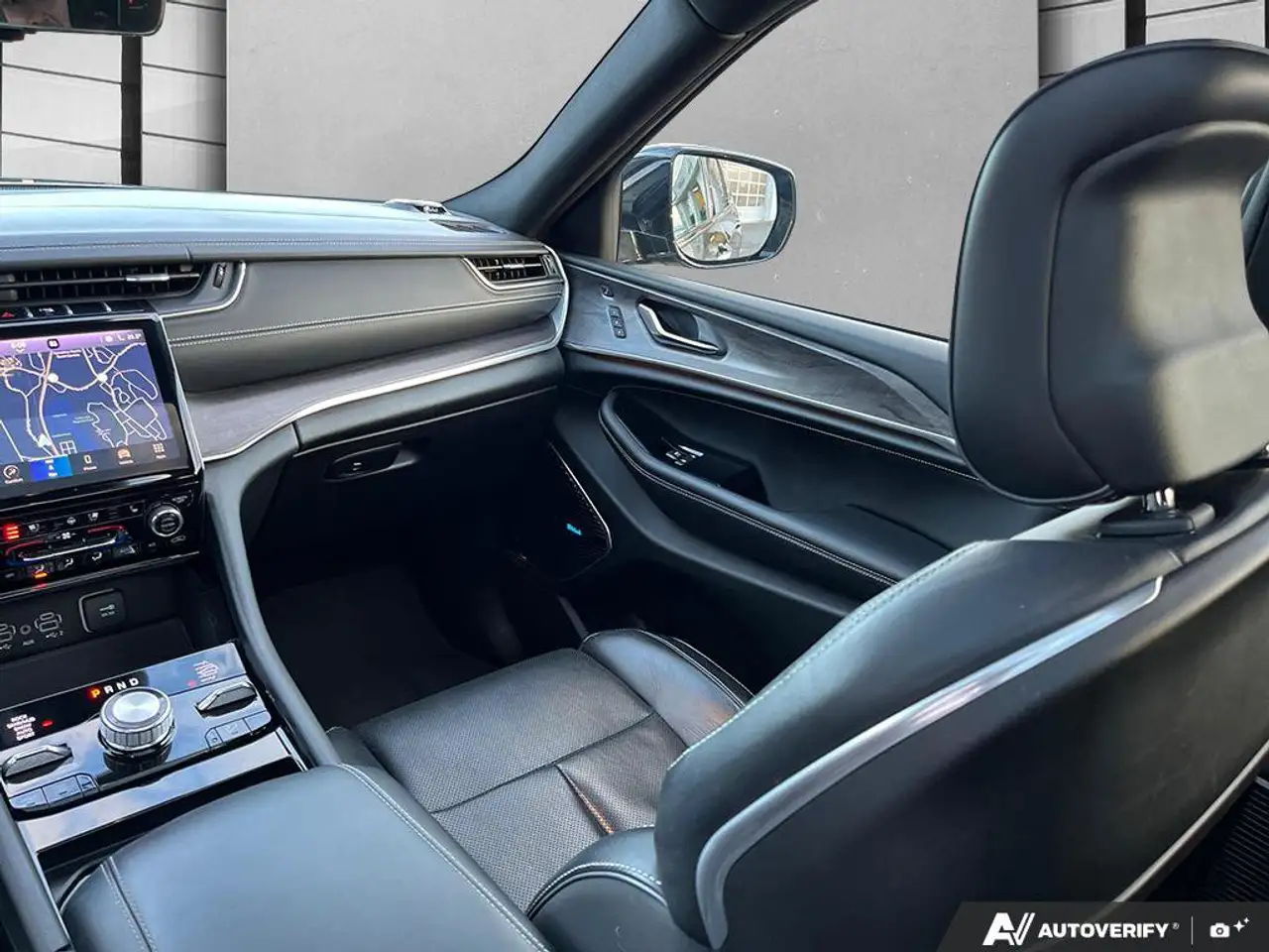 Jeep Grand Cherokee - Image 25
