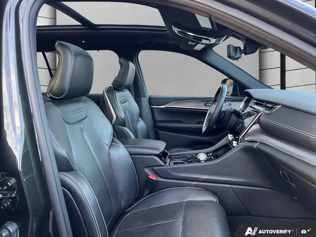 Jeep Grand Cherokee - Image 22