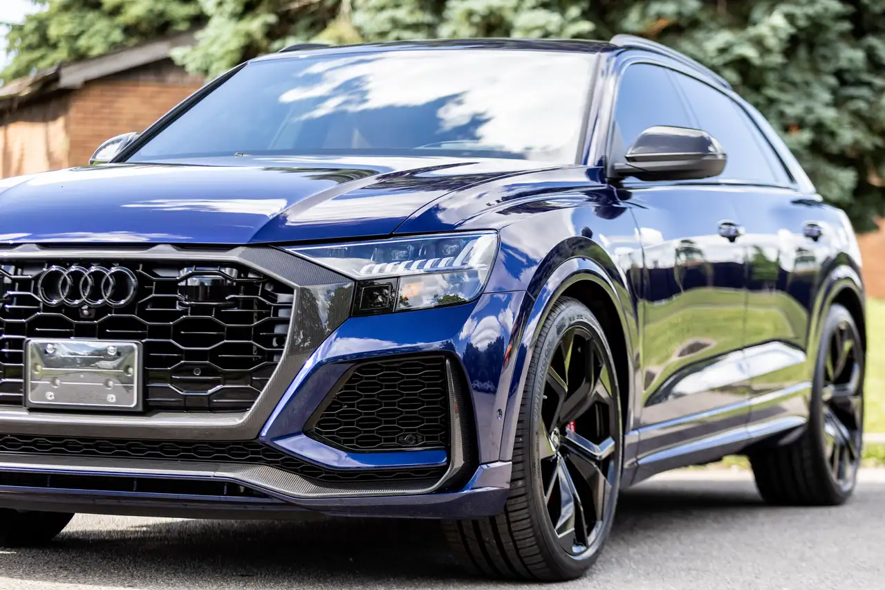 Audi RS Q8 - Image 11
