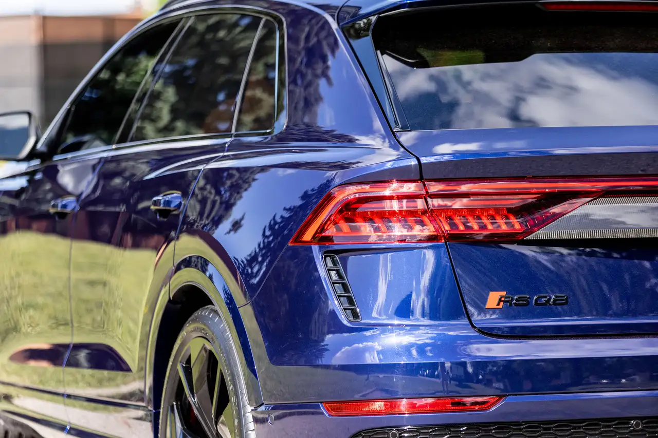 Audi RS Q8 - Image 18