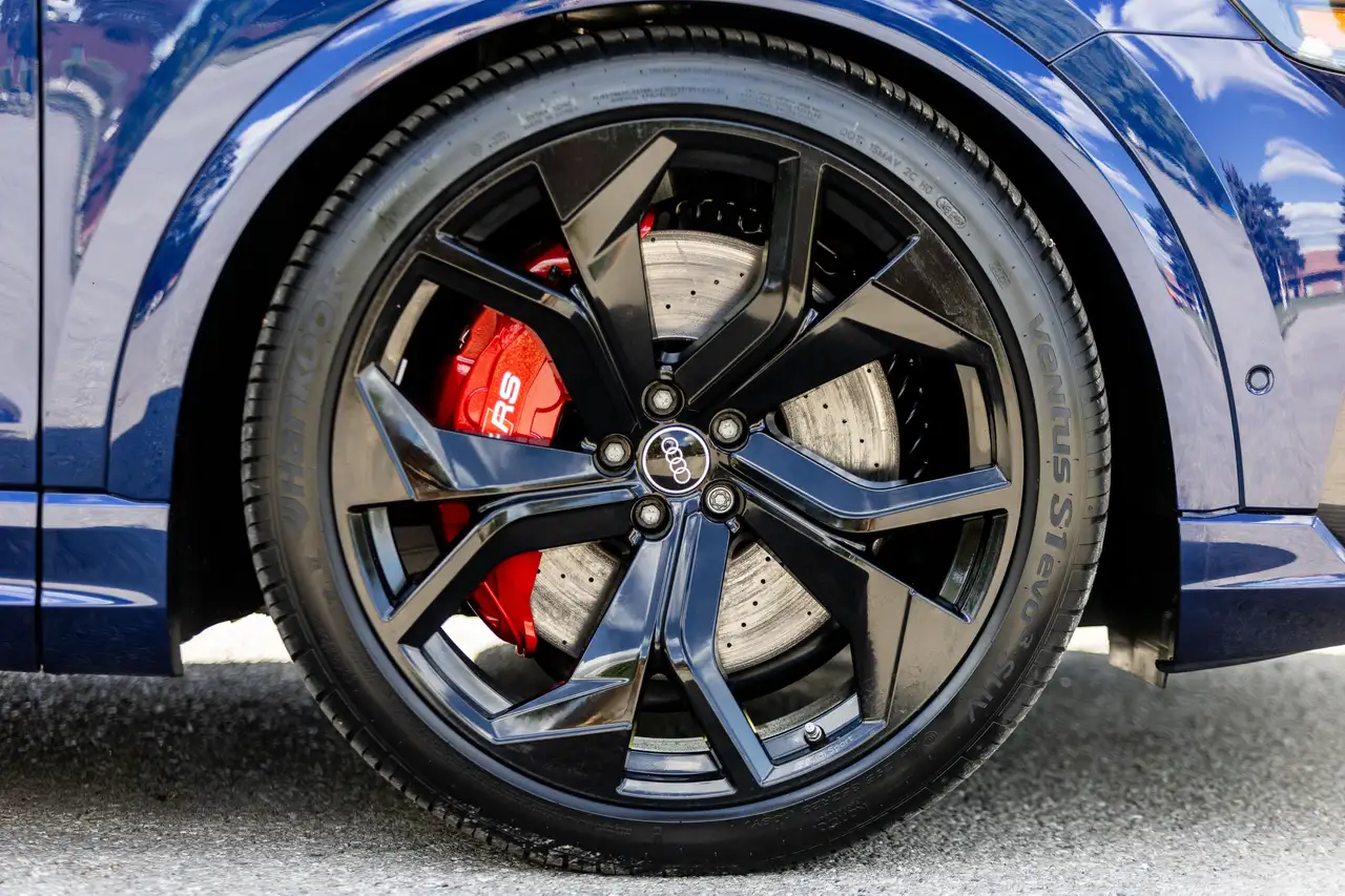 Audi RS Q8 - Image 25