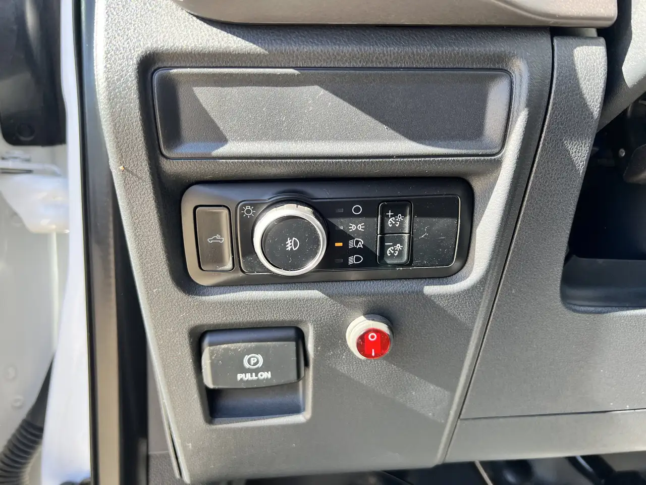 Ford F-150 - Image 9