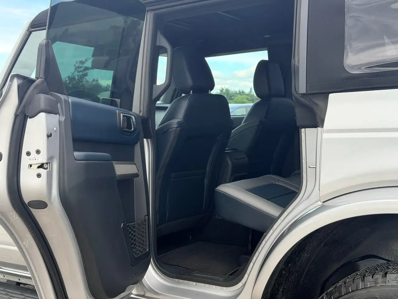 Ford Bronco - Image 19