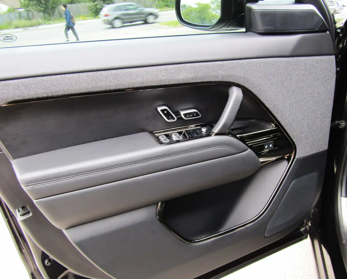 Land Rover Range Rover Sport - Image 11