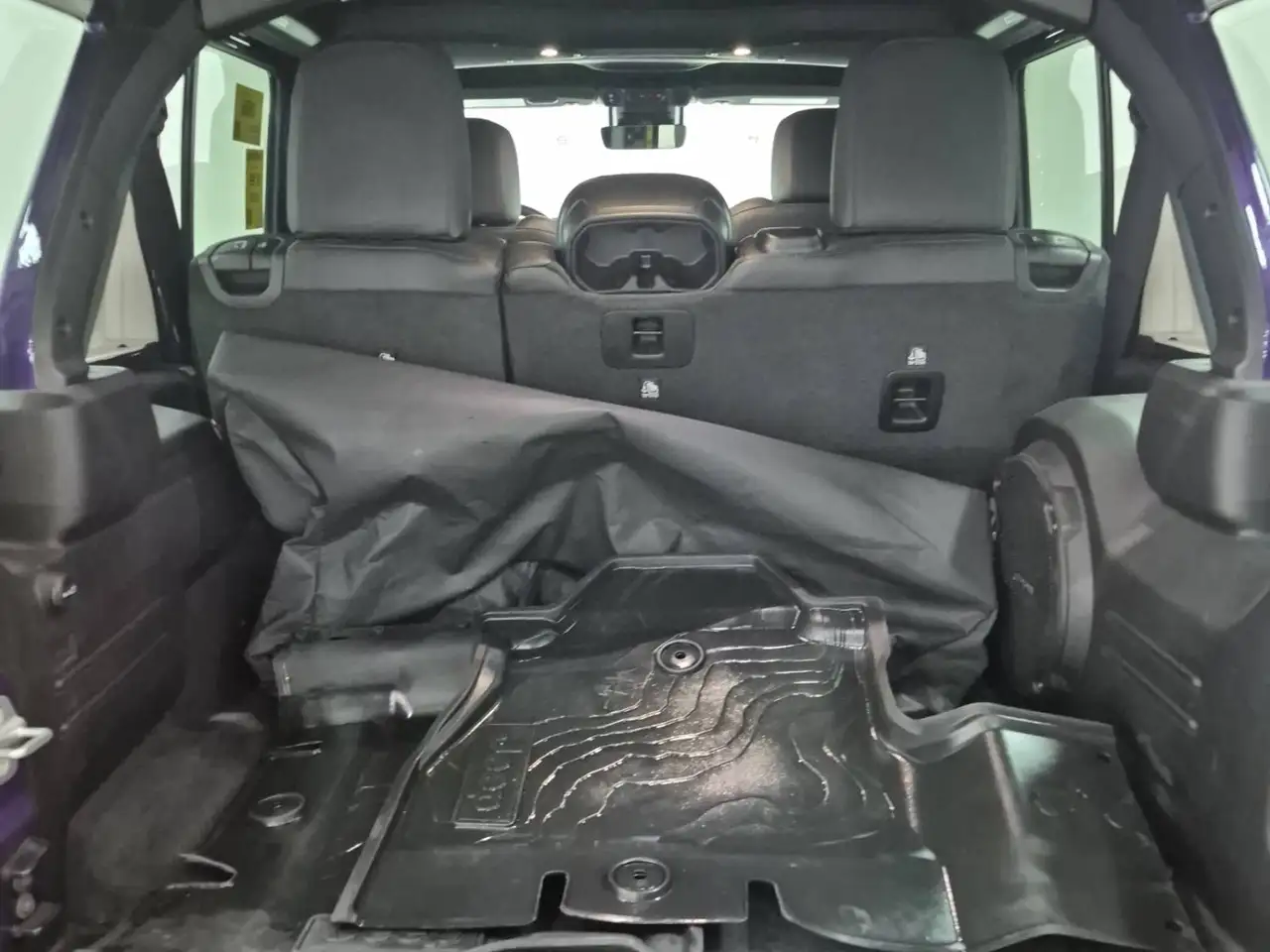 Jeep Wrangler - Image 11