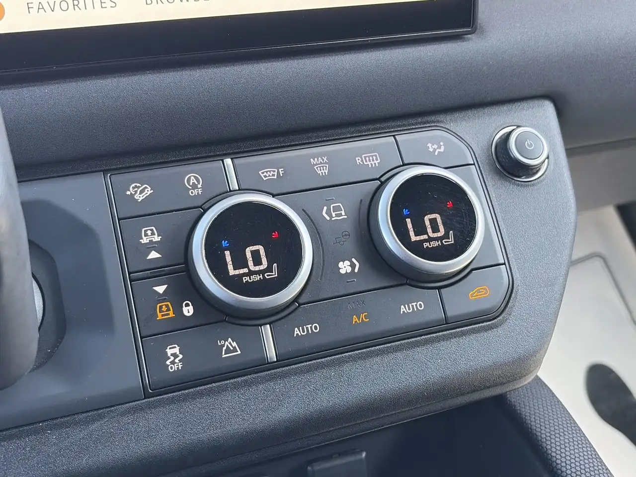 Land Rover Defender - Image 29