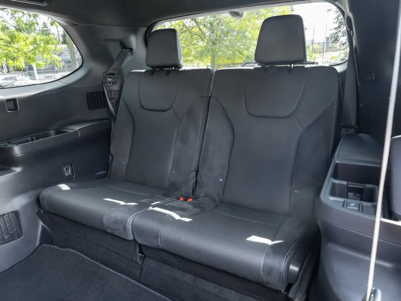 Lexus TX - Image 29