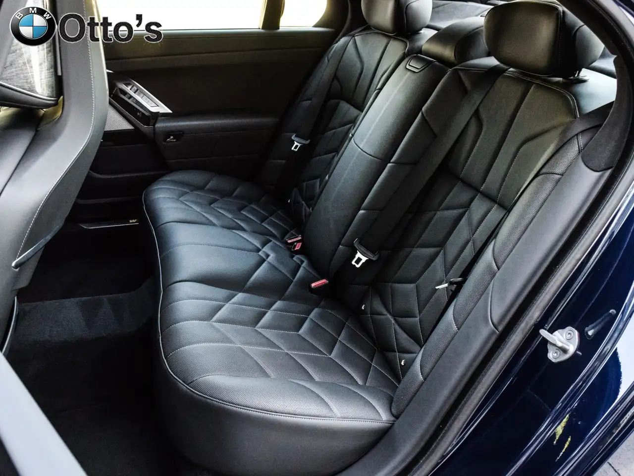 BMW 7 Series - Image 30