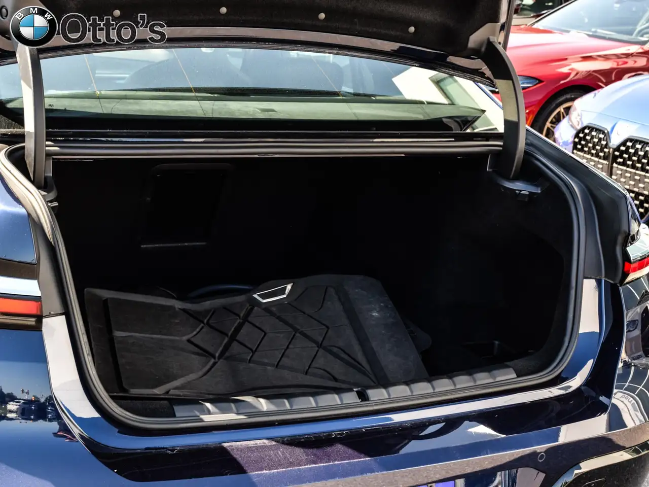 BMW 7 Series - Image 32