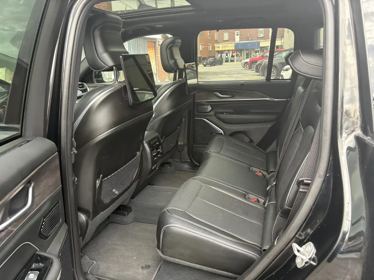 Jeep Grand Cherokee - Image 8