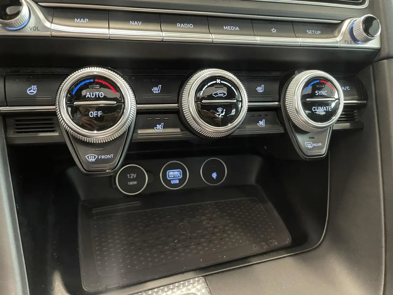 Genesis G70 - Image 14
