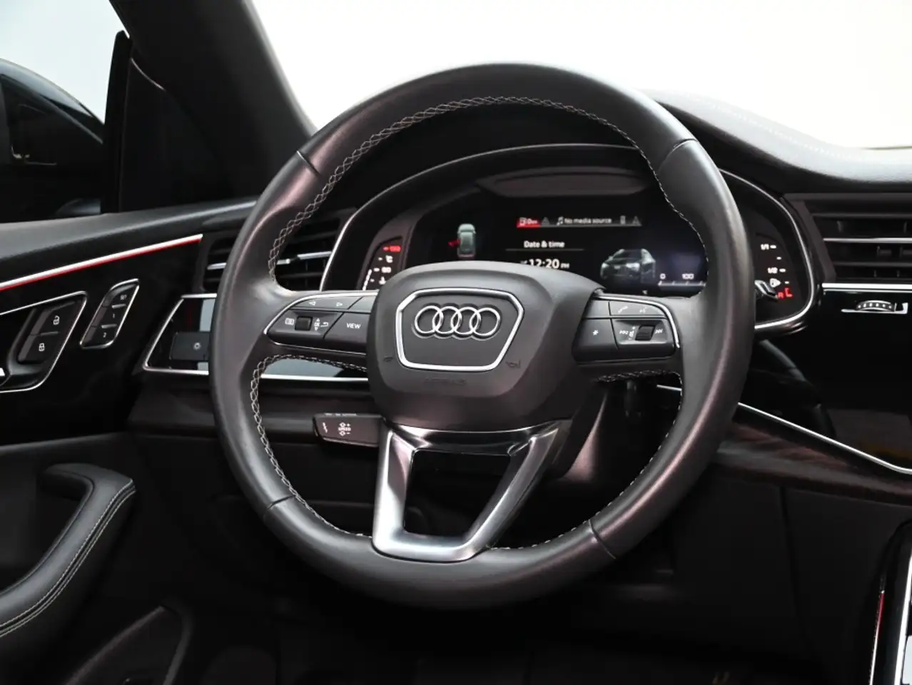 Audi Q8 - Image 30