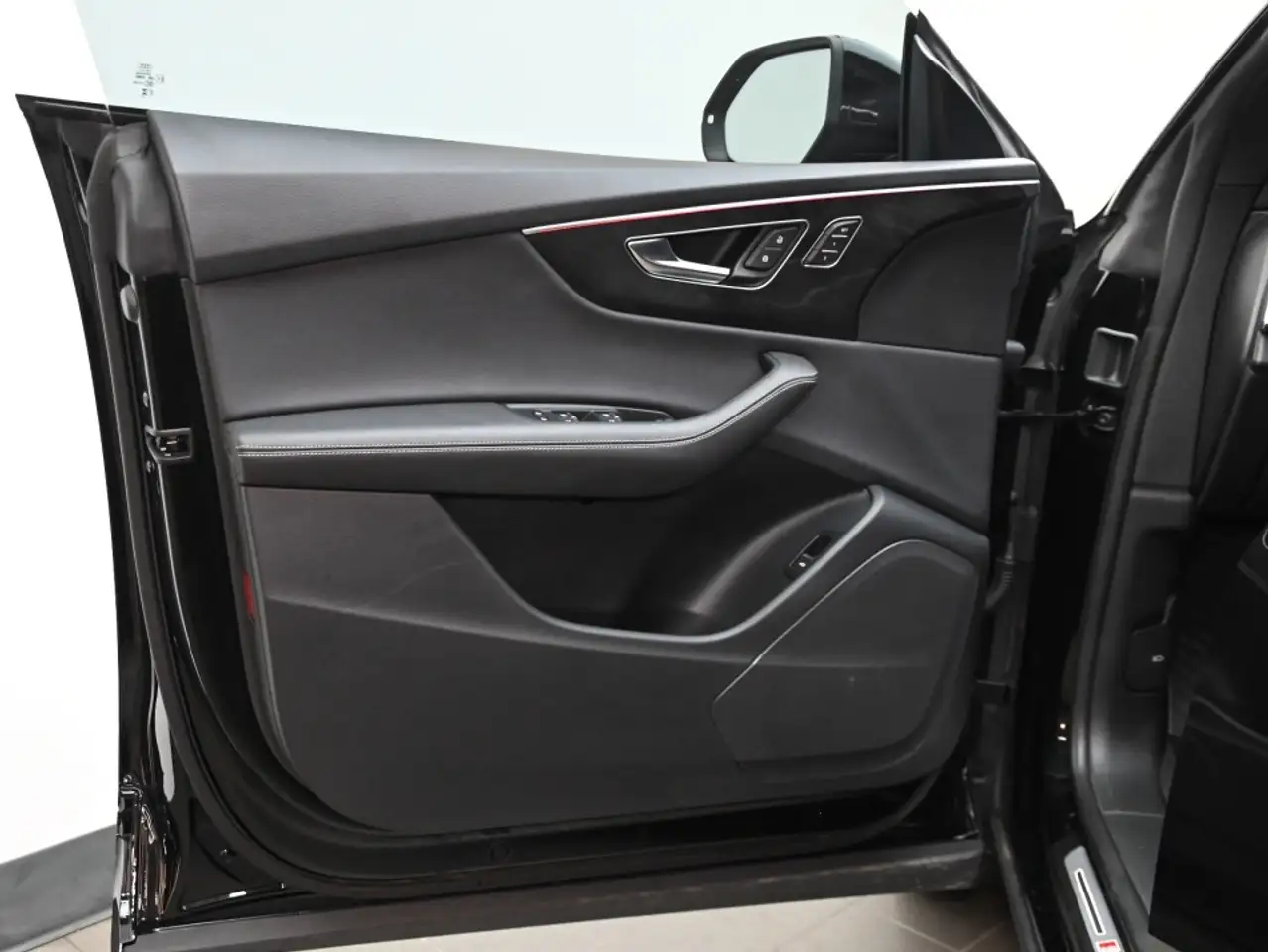 Audi Q8 - Image 16