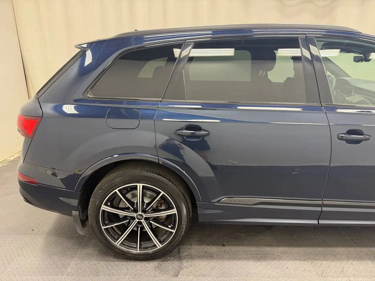 Audi Q7 - Image 12