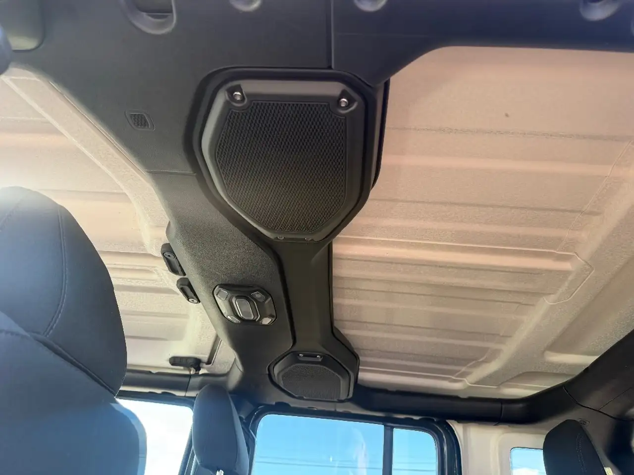 Jeep Wrangler - Image 29