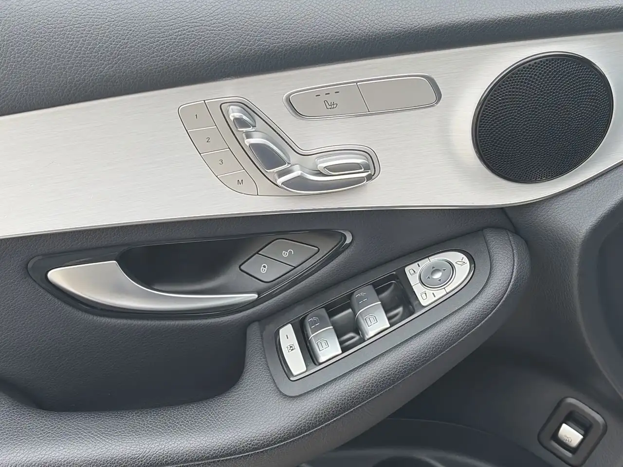 Mercedes-Benz GLC - Image 21