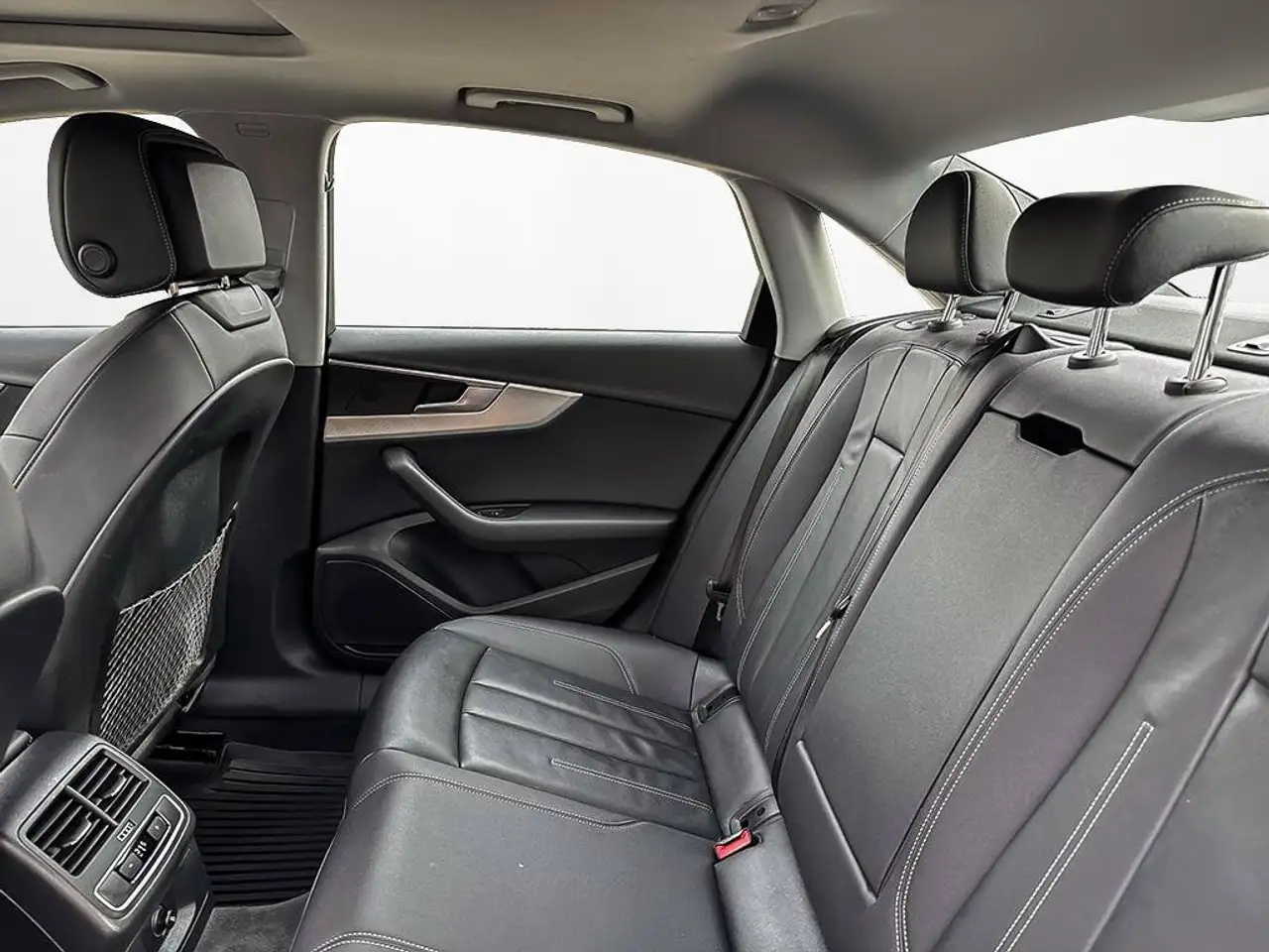 Audi A4 - Image 27