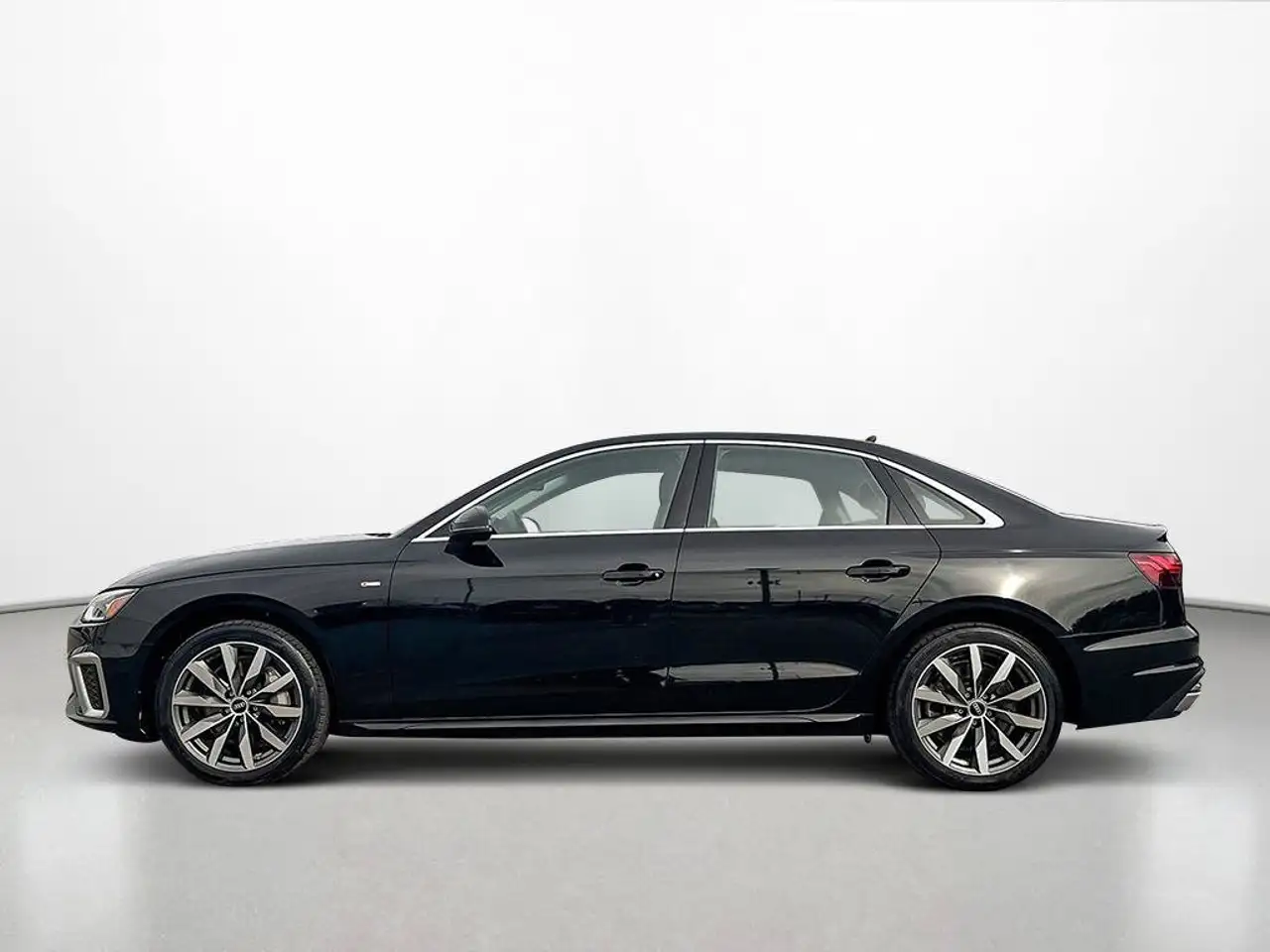 Audi A4 - Image 2