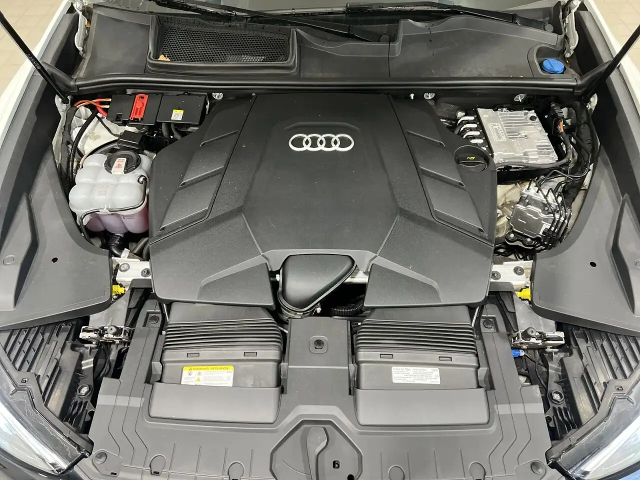 Audi Q8 - Image 31