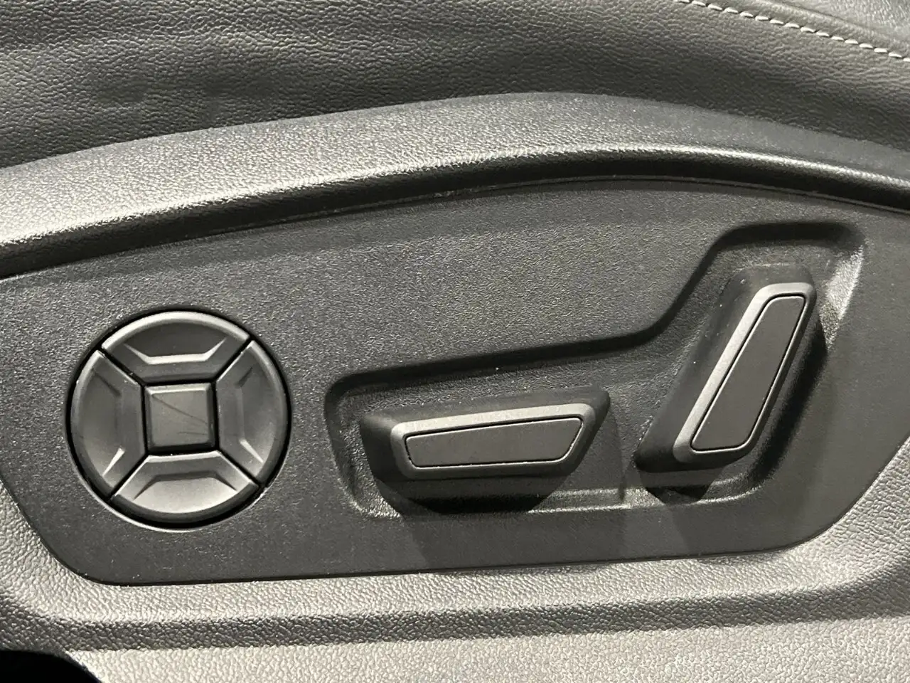 Audi Q8 - Image 12