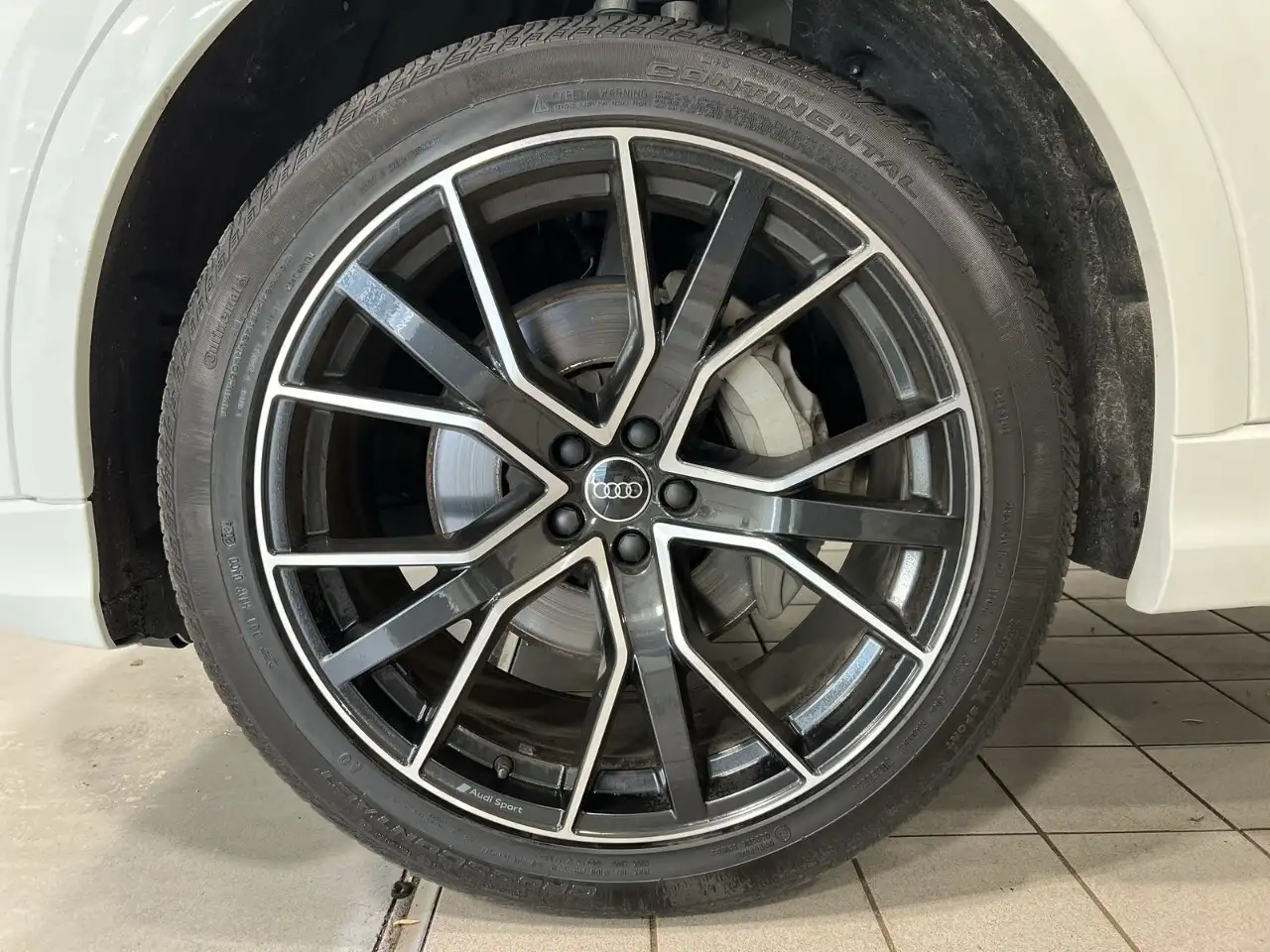 Audi Q8 - Image 10