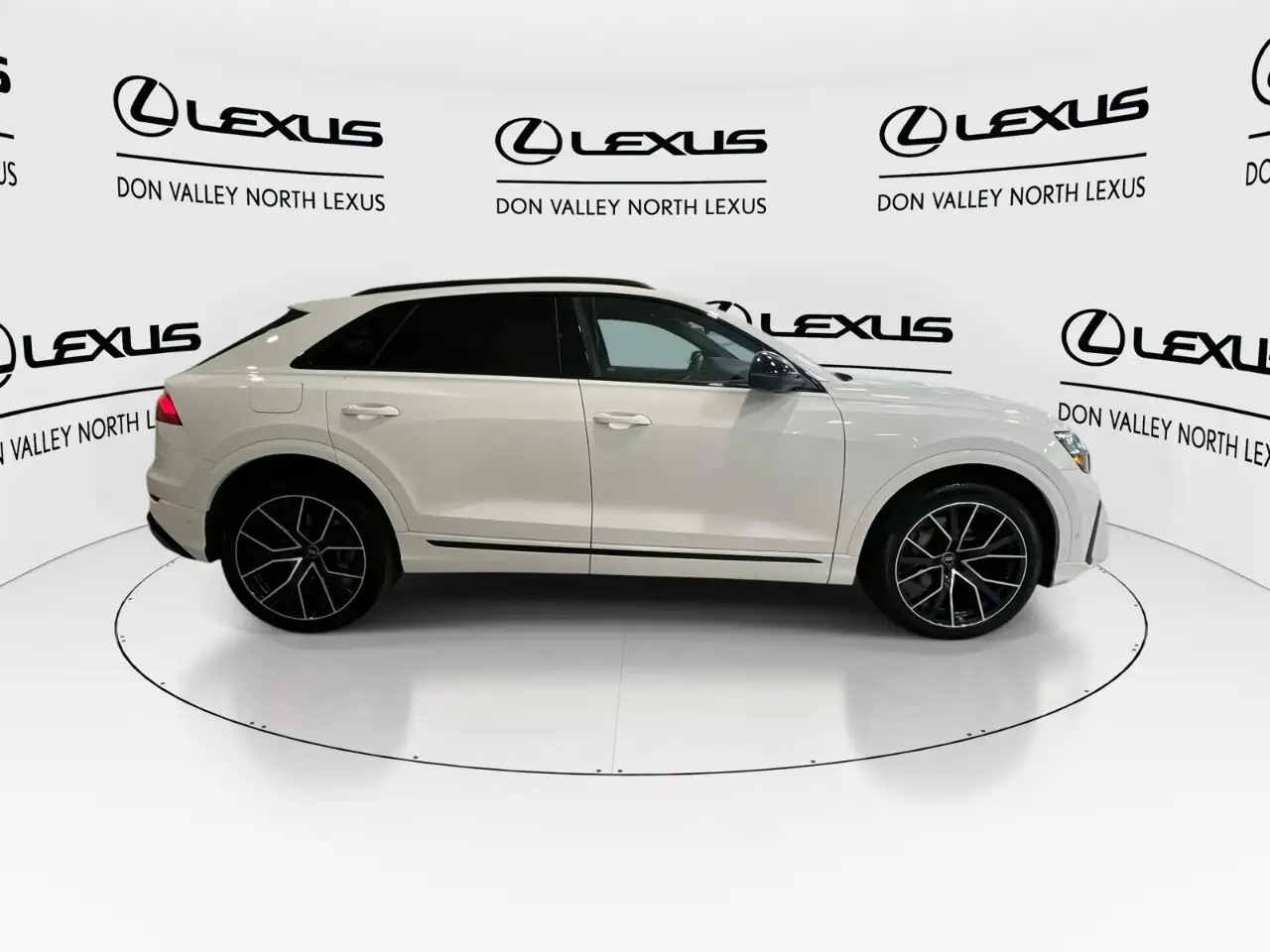 Audi Q8 - Image 9