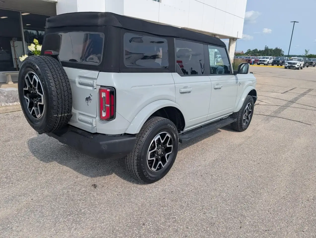 Ford Bronco - Image 4