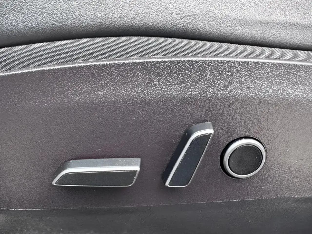 Tesla Model Y - Image 10