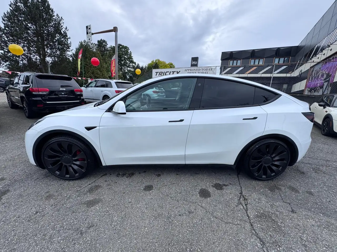Tesla Model Y - Image 2