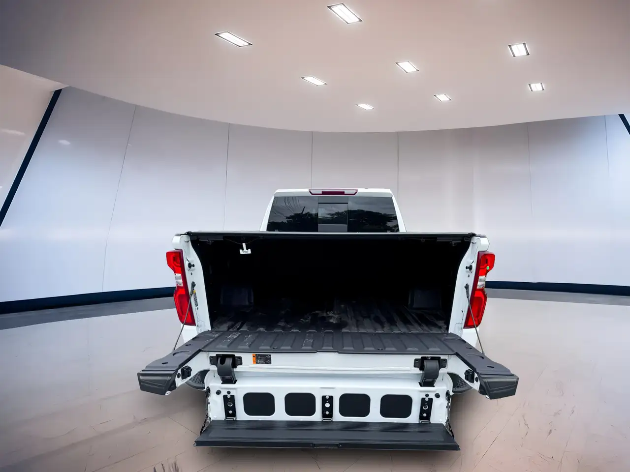 Chevrolet Silverado 1500 - Image 32
