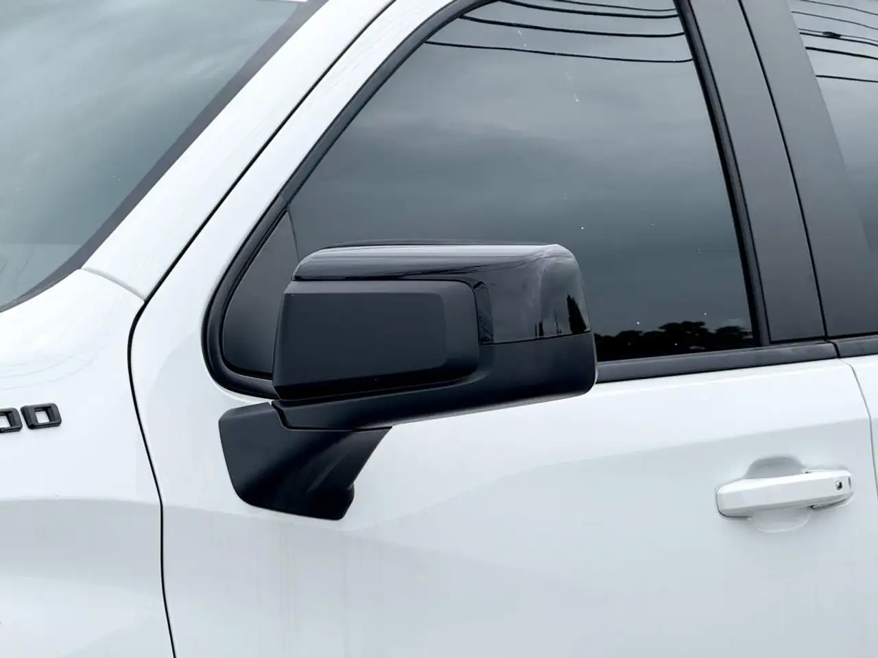 Chevrolet Silverado 1500 - Image 6