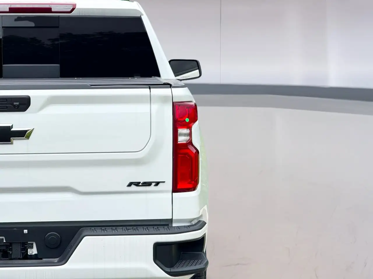 Chevrolet Silverado 1500 - Image 11