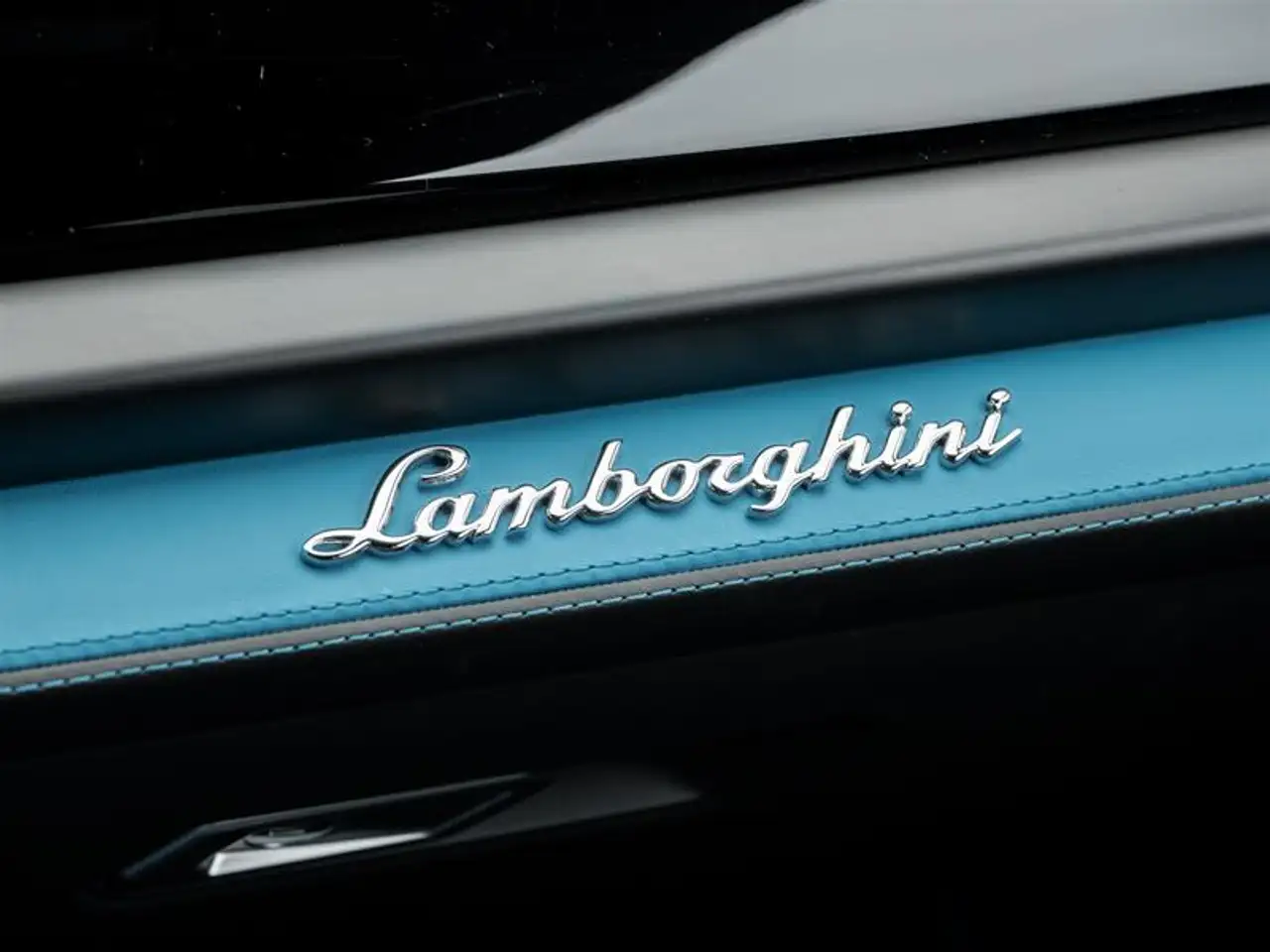 Lamborghini Urus - Image 40