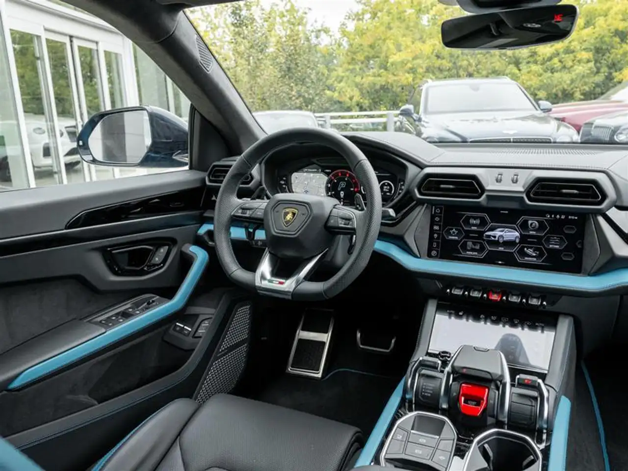 Lamborghini Urus - Image 38