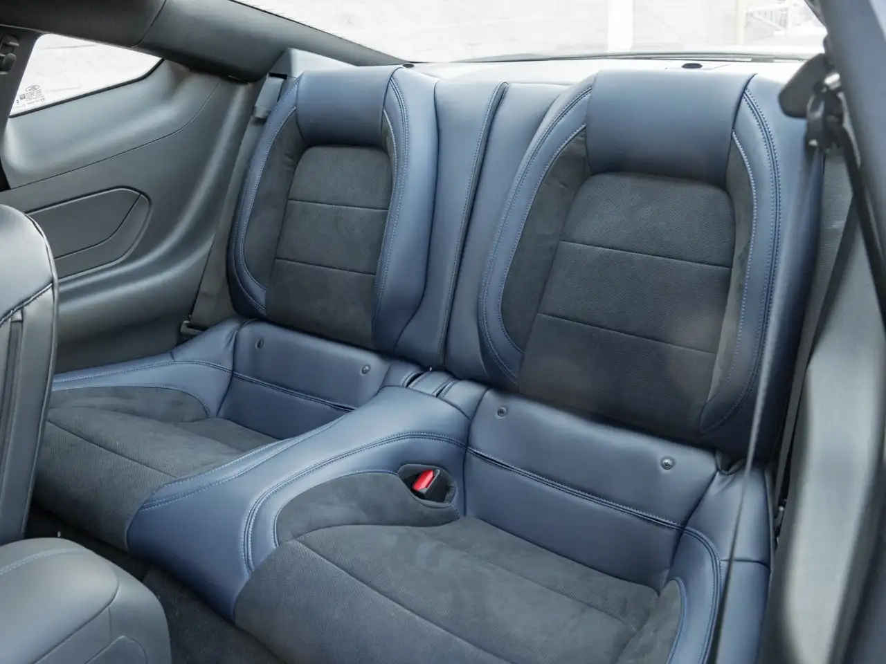 Ford Mustang - Image 31
