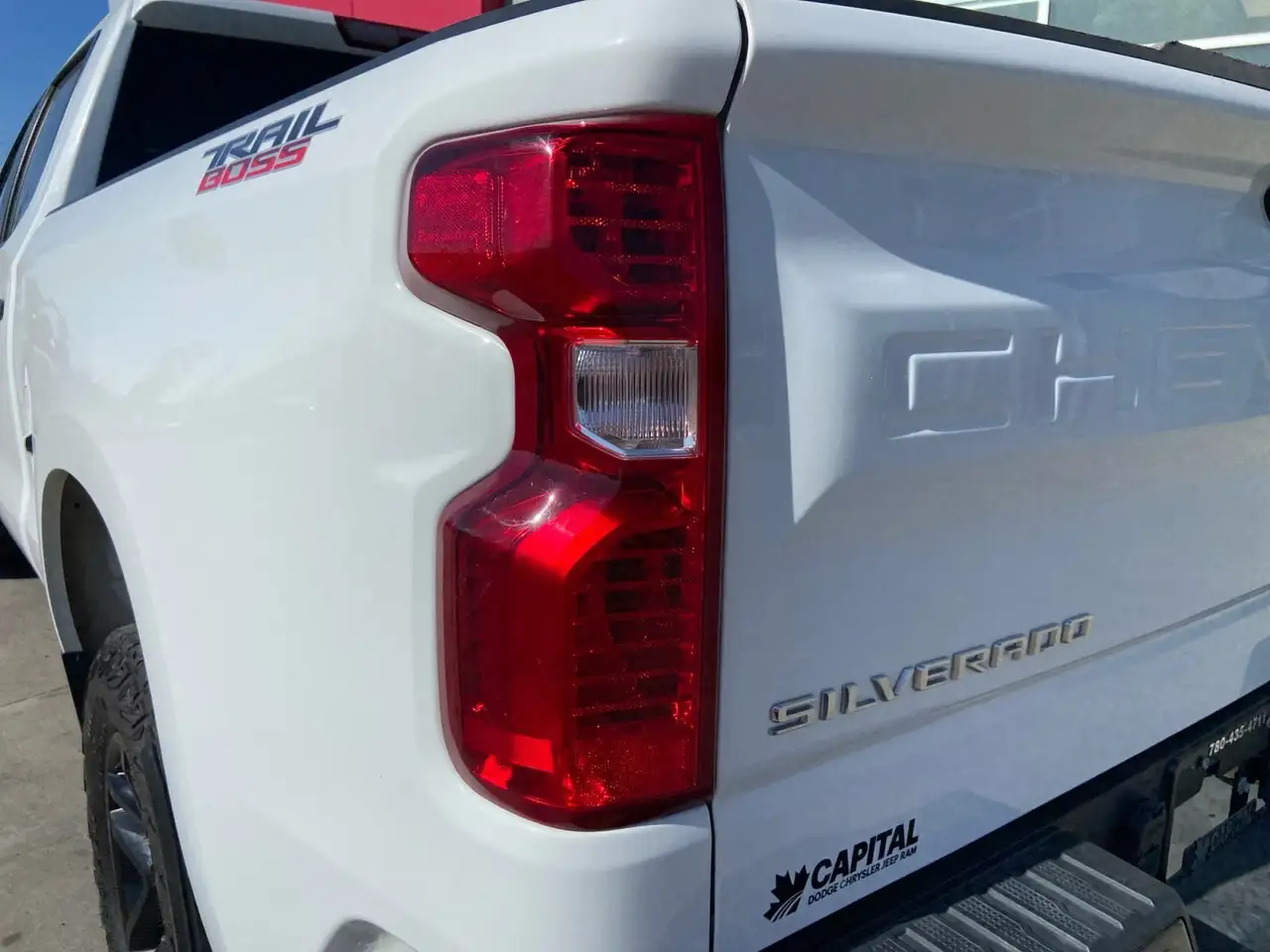 Chevrolet Silverado 1500 - Image 12