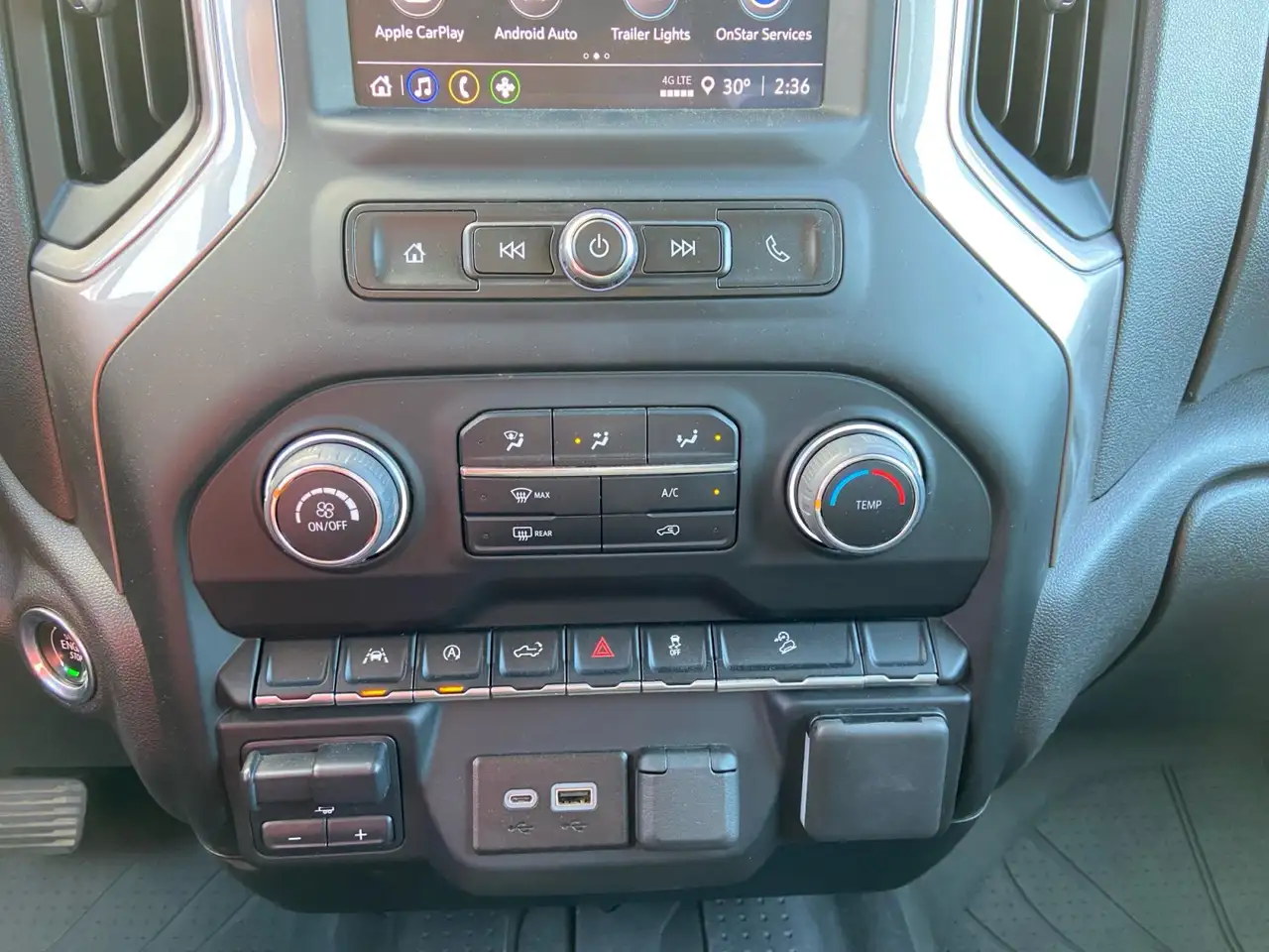 Chevrolet Silverado 1500 - Image 21