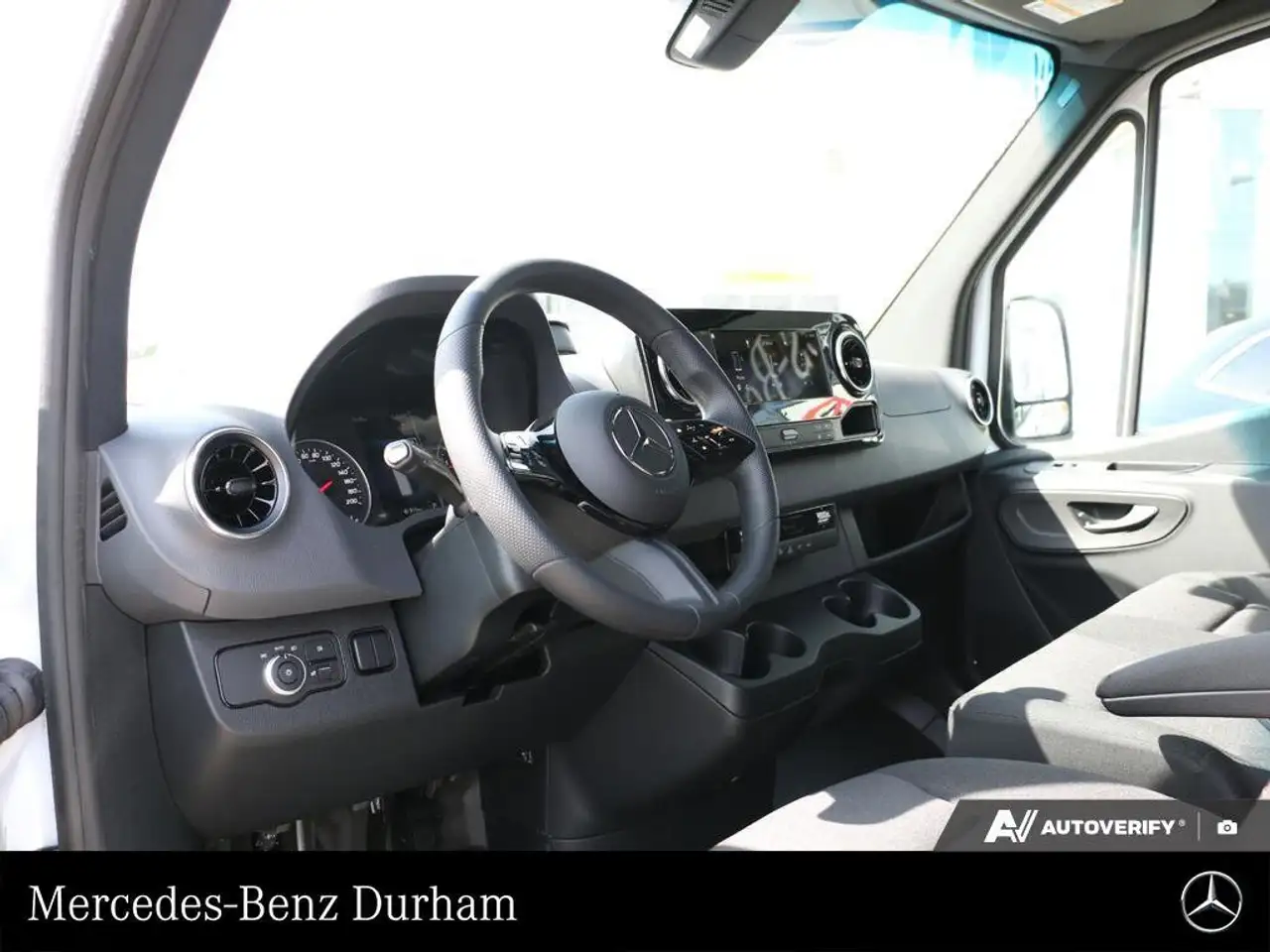 Mercedes-Benz Sprinter - Image 13