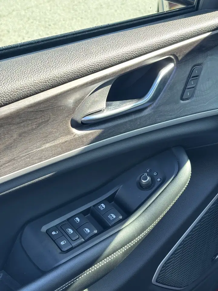 Jeep Grand Cherokee - Image 16