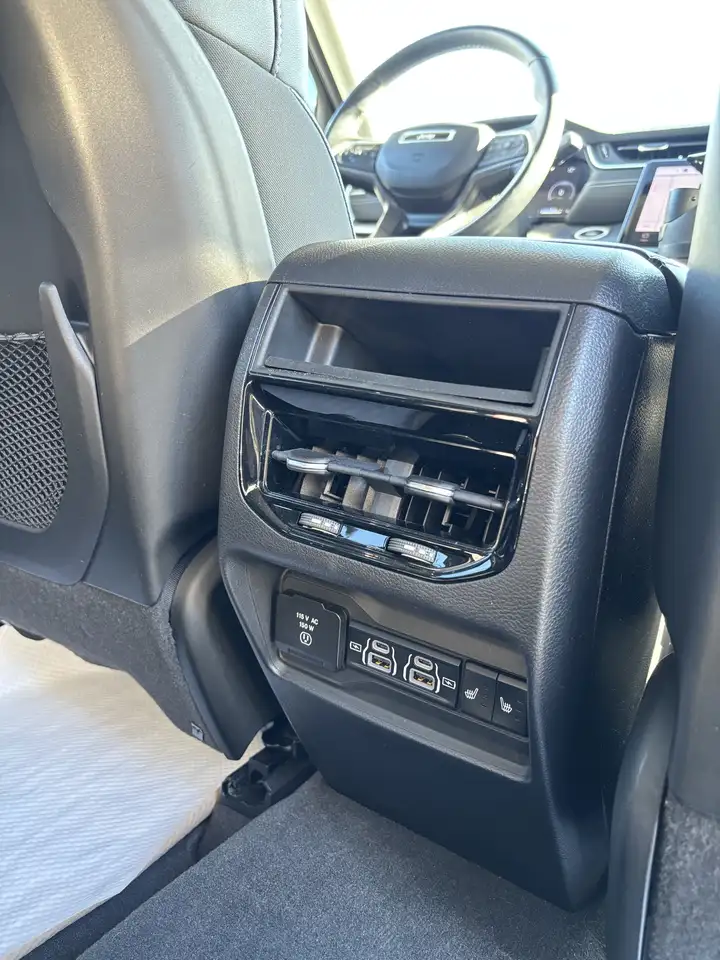 Jeep Grand Cherokee - Image 21