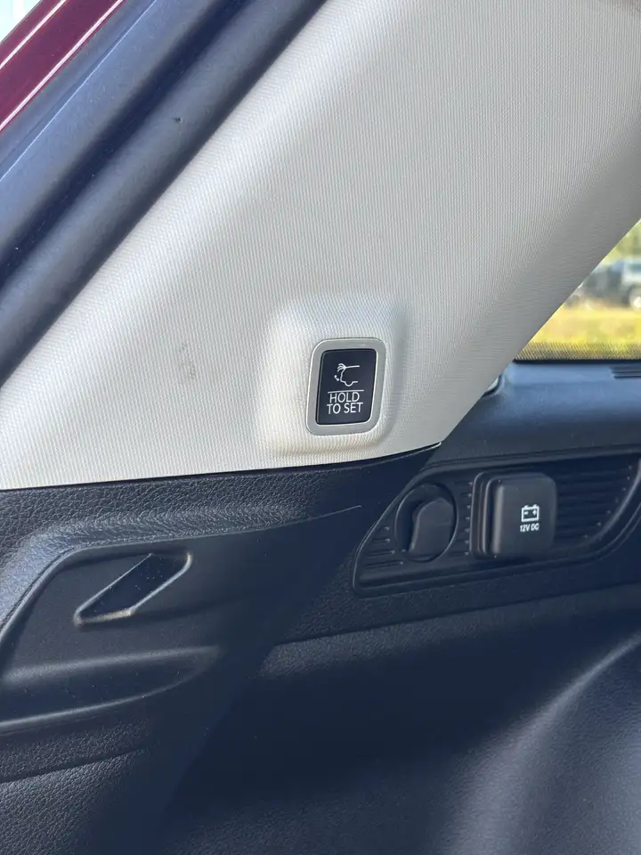 Jeep Grand Cherokee - Image 10