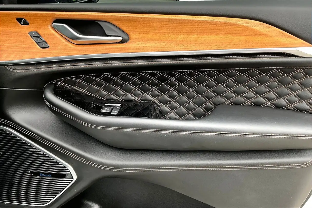Jeep Grand Cherokee - Image 28