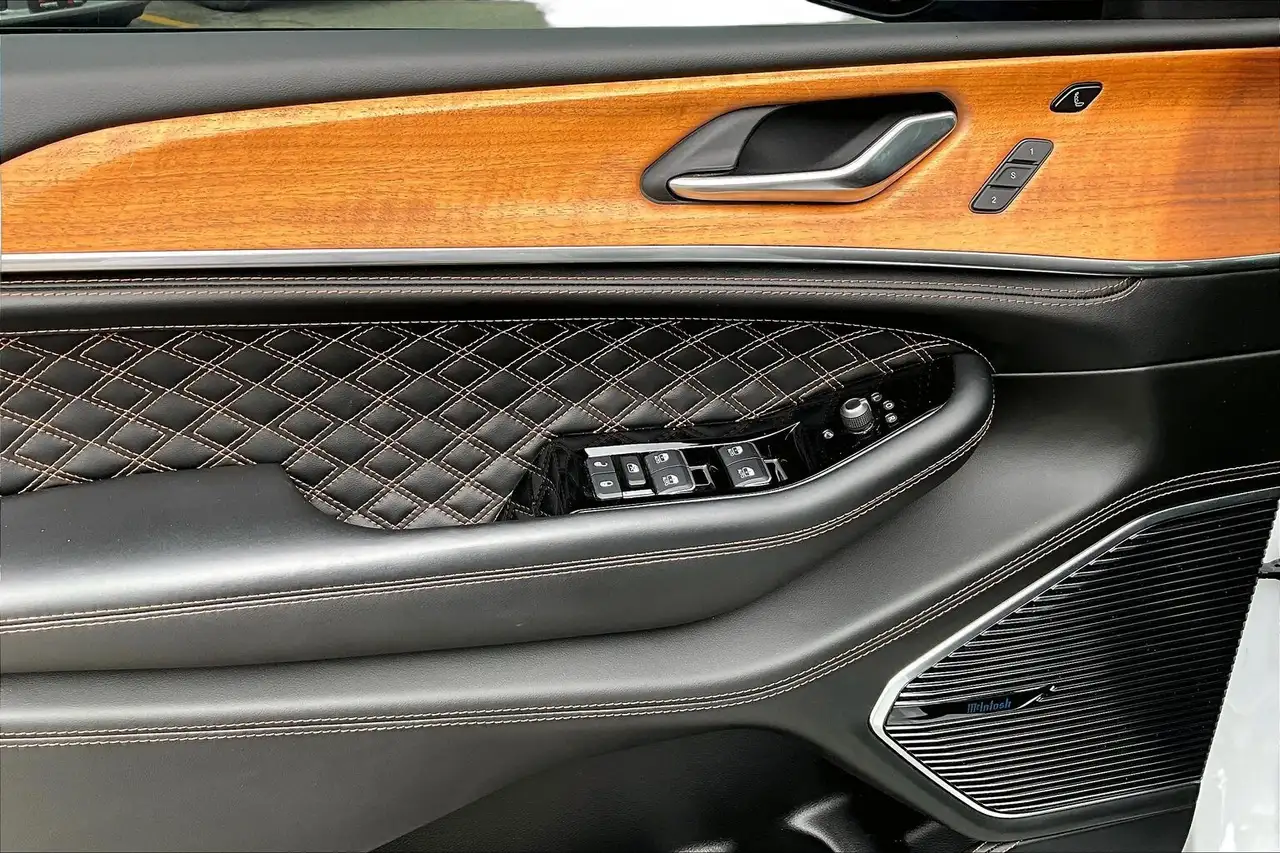 Jeep Grand Cherokee - Image 27