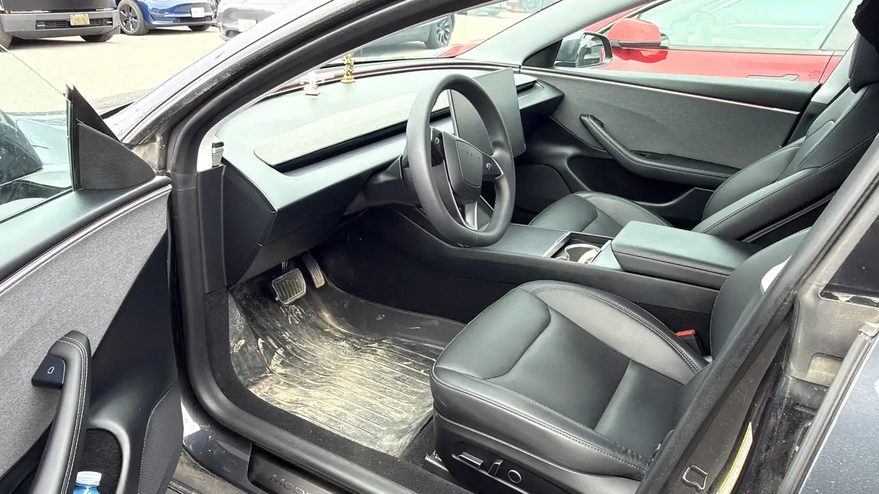 Tesla Model 3 - Image 7