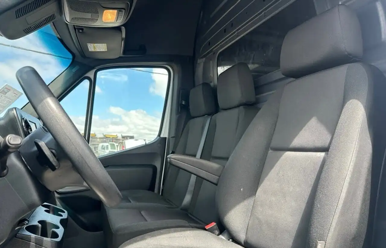 Mercedes-Benz Sprinter - Image 5