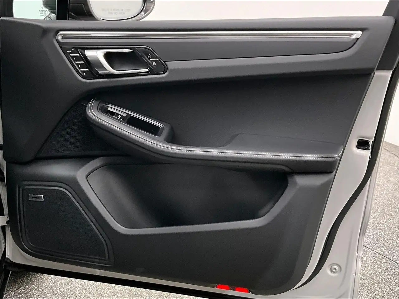 Porsche Macan - Image 29