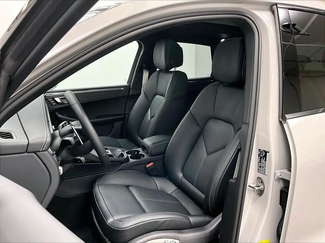 Porsche Macan - Image 12