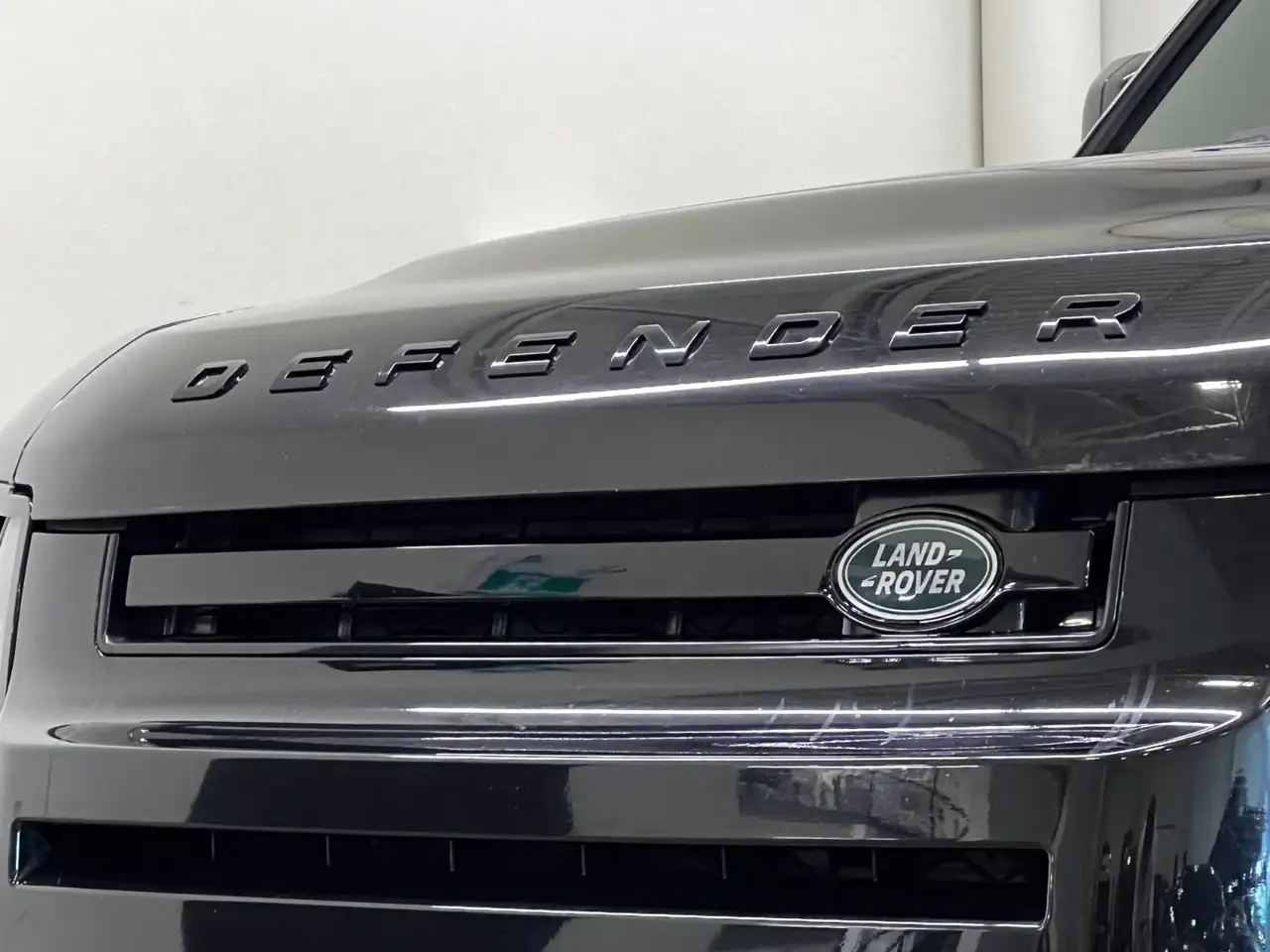 Land Rover Defender - Image 11